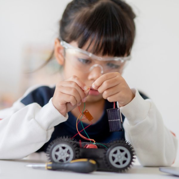 Kid connecting wires in a robot
